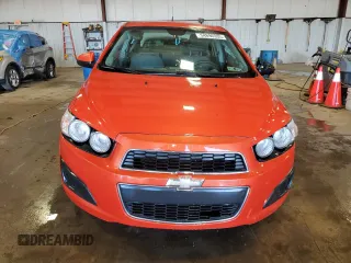 2012 Chevrolet Sonic LS z VIN 1G1JA5SHXC4115017, wystawiony jako Copart lot #54896935 z przebiegiem 167 219 mil mil oraz Szkoda całkowita • Salvage title. Historia ofert i sprzedaży dostępna na DreamBid. Obrazek 5.