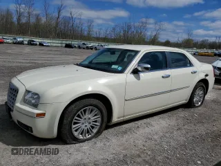 2010 Chrysler 300 Touring z VIN 2C3CA5CV1AH241629, wystawiony jako Copart lot #54841465 z przebiegiem 57 238 mil mil oraz Szkoda całkowita • Salvage title. Historia ofert i sprzedaży dostępna na DreamBid. Obrazek 1.