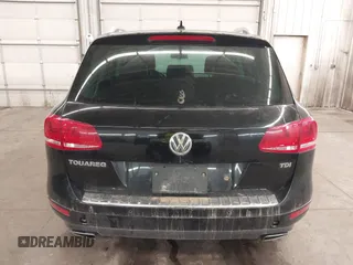 2011 Volkswagen Touareg Sport с VIN WVGFK9BP2BD001256, выставлен на аукционе IAAI как лот 41503097 с пробегом 201 301 миль миль и . История ставок и продаж доступна на DreamBid. Изображение 17.