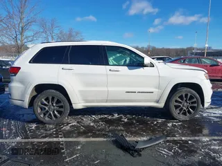 2018 Jeep Grand Cherokee High Altitude with VIN 1C4RJFCGXJC286777, listed as a IAAI auction lot 41269780 with 136,887 mi miles. Bid and sale history available at carsss.com. Image 14.