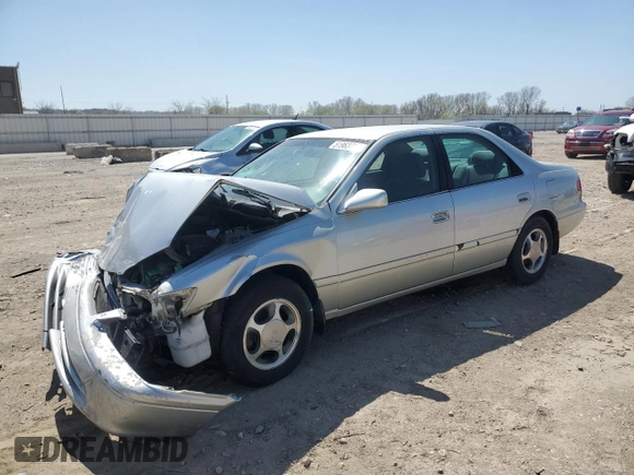 2000 Toyota Camry CE with VIN 4T1BG22K6YU710227, listed as a Copart auction lot 51963795 with 140,034 mi miles and Salvage Title. Bid and sale history available at carsss.com. Image 1.