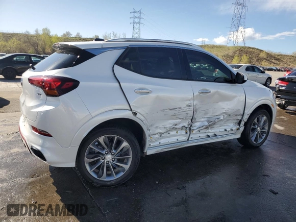 2023 Buick Encore GX Essence z VIN KL4MMGSL7PB086275, wystawiony jako Copart lot #54439755 z przebiegiem 10 933 mil mil oraz Szkoda całkowita • Salvage title. Historia ofert i sprzedaży dostępna na DreamBid. Obrazek 3.