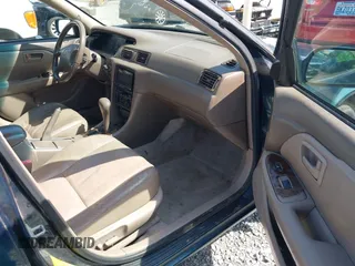 1998 Toyota Camry LE z VIN JT2BF28K4W0101312, wystawiony jako IAAI lot #42116546 z przebiegiem 365 712 mil mil oraz . Historia ofert i sprzedaży dostępna na DreamBid. Obrazek 5.