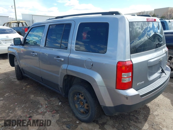 2016 Jeep Patriot Latitude z VIN 1C4NJPFB3GD715118, wystawiony jako IAAI lot #41698333 z przebiegiem 147 910 mil mil oraz . Historia ofert i sprzedaży dostępna na DreamBid. Obrazek 3.