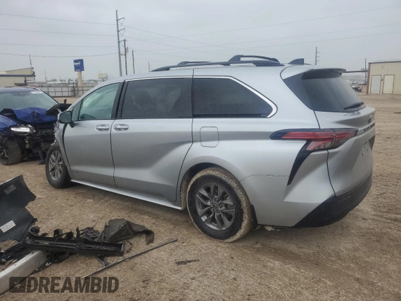 2021 Toyota Sienna XLE with VIN 5TDYRKEC5MS072144, listed as a Copart auction lot 51574645 with 41,137 mi miles and Salvage Title. Bid and sale history available at DreamBid. Image 2.