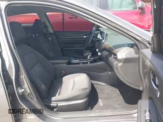 2024 Nissan Altima SV z VIN 1N4BL4DV4RN322031, wystawiony jako IAAI lot #42503600 z przebiegiem 42 521 mil mil oraz . Historia ofert i sprzedaży dostępna na DreamBid. Obrazek 5.