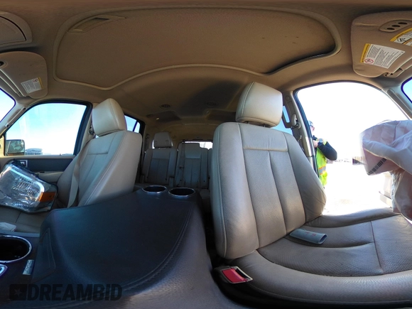 2013 Ford Expedition Max XLT z VIN 1FMJK1J53DEF43877, wystawiony jako IAAI lot #41315831 z przebiegiem Nie podano mil oraz . Historia ofert i sprzedaży dostępna na DreamBid. Obrazek 19.