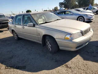2000 Volvo S70 z VIN YV1LS61J6Y2667537, wystawiony jako Copart lot #81875774 z przebiegiem 224 087 mil mil oraz Tytuł czysty. Historia ofert i sprzedaży dostępna na DreamBid. Obrazek 4.