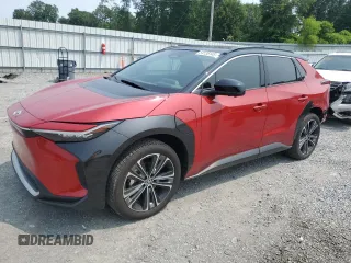 2023 Toyota bZ4X XLE z VIN JTMABACA8PA013821, wystawiony jako Copart lot #59136145 z przebiegiem 12 179 mil mil oraz Szkoda całkowita • Salvage title. Historia ofert i sprzedaży dostępna na DreamBid. Obrazek 1.