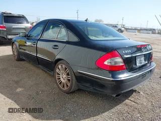 2008 Mercedes-Benz E 350 Luxury z VIN WDBUF56X58B307650, wystawiony jako IAAI lot #42004345 z przebiegiem 140 484 mil mil oraz . Historia ofert i sprzedaży dostępna na DreamBid. Obrazek 3.