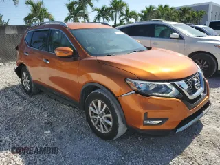2017 Nissan Rogue SV z VIN 5N1AT2MN9HC761869, wystawiony jako Copart lot #57782335 z przebiegiem 76 896 mil mil oraz Szkoda całkowita • Salvage title. Historia ofert i sprzedaży dostępna na DreamBid. Obrazek 4.
