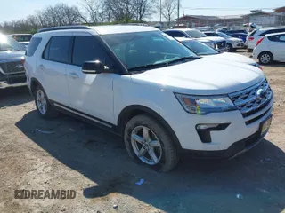 2018 Ford Explorer XLT z VIN 1FM5K7D85JGC71116, wystawiony jako IAAI lot #41901774 z przebiegiem 68 957 mil mil oraz . Historia ofert i sprzedaży dostępna na DreamBid. Obrazek 1.