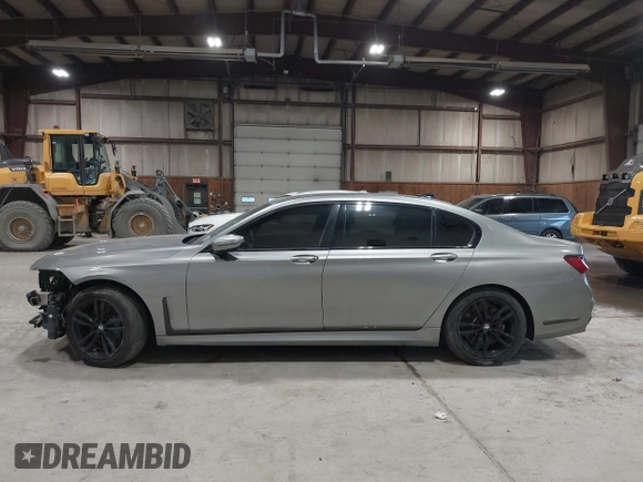 2020 BMW 7 Series 750i xDrive with VIN WBA7U2C06LBX84829, listed as a IAAI auction lot 41748781 with 70,450 mi miles. Bid and sale history available at carsss.com. Image 15.