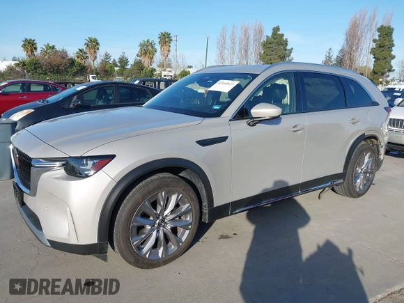 2024 Mazda CX-90 3.3 Turbo Premium Plus with VIN JM3KKEHD0R1118202, listed as a IAAI auction lot 41954825 with 9,685 mi miles. Bid and sale history available at carsss.com. Image 17.