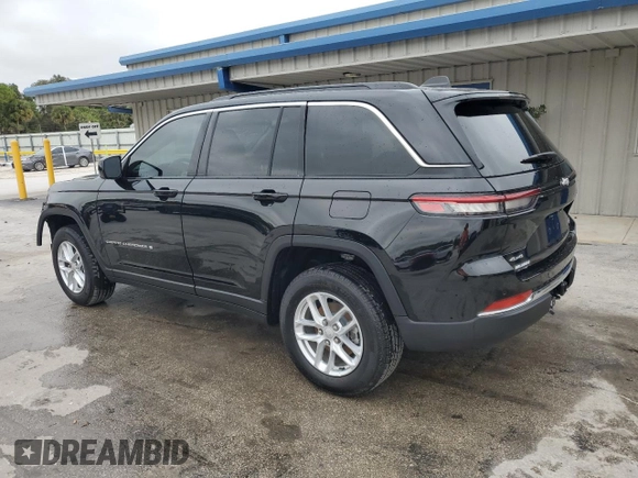 2025 Jeep Grand Cherokee Laredo with VIN 1C4RJHAG1SC278728, listed as a Copart auction lot 45920395 with 3,850 mi miles and Salvage Title. Bid and sale history available at DreamBid. Image 2.
