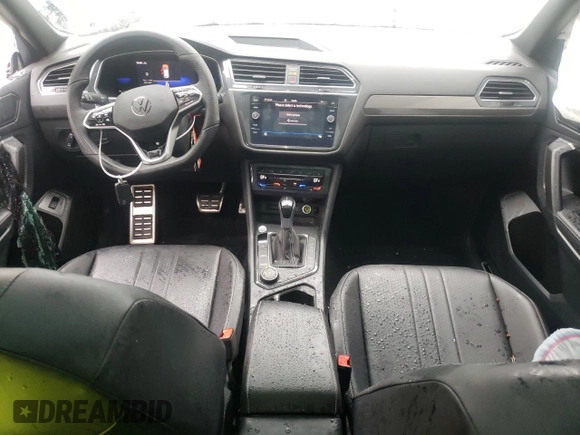 2022 Volkswagen Tiguan SE R-Line Black z VIN 3VV8B7AX4NM095539, wystawiony jako Copart lot #50128775 z przebiegiem 48 627 mil mil oraz Szkoda całkowita • Salvage title. Historia ofert i sprzedaży dostępna na DreamBid. Obrazek 8.