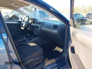 2015 Volkswagen Jetta SE z VIN 3VWD07AJ4FM285676, wystawiony jako IAAI lot #41787061 z przebiegiem 142 537 mil mil oraz . Historia ofert i sprzedaży dostępna na DreamBid. Obrazek 5.