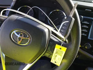 2019 Toyota Camry LE z VIN 4T1B11HK8KU197444, wystawiony jako IAAI lot #41710904 z przebiegiem 137 766 mil mil oraz . Historia ofert i sprzedaży dostępna na DreamBid. Obrazek 11.