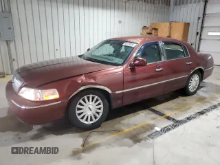 2004 Lincoln Town Car Signature z VIN 1LNHM81W54Y612626, wystawiony jako Copart lot #58399055 z przebiegiem 96 853 mil mil oraz Szkoda całkowita • Salvage title. Historia ofert i sprzedaży dostępna na DreamBid. Obrazek 1.