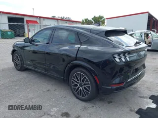 2024 Ford Mustang Mach-E Premium z VIN 3FMTK3R72RMA42779, wystawiony jako IAAI lot #42099121 z przebiegiem 1 791 mil mil oraz . Historia ofert i sprzedaży dostępna na DreamBid. Obrazek 3.