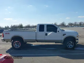 2008 Ford F-250 XL z VIN 1FTSX21RX8EB63847, wystawiony jako IAAI lot #41794531 z przebiegiem 263 884 mil mil oraz . Historia ofert i sprzedaży dostępna na DreamBid. Obrazek 13.