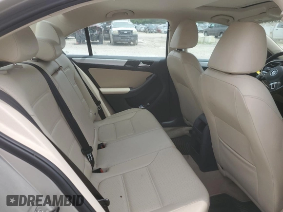 2014 Volkswagen Jetta SE with VIN 3VWD07AJ6EM209228, listed as a Copart auction lot 60500525 with 118,261 mi miles and Salvage title. Bid and sale history available at DreamBid. Image 10.