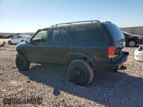 1997 GMC Jimmy SLS with VIN 1GKDT13W8V2560329, listed as a Copart auction lot 80992204 with 231,051 mi miles and Salvage Title. Bid and sale history available at carsss.com. Image 2.