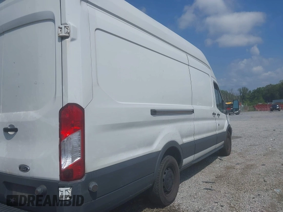 2018 Ford Transit z VIN 1FTBW3XM5JKA67314, wystawiony jako IAAI lot #42812137 z przebiegiem 570 614 mil mil oraz . Historia ofert i sprzedaży dostępna na DreamBid. Obrazek 4.
