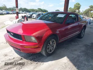 2005 Ford Mustang Deluxe z VIN 1ZVFT80N455170297, wystawiony jako IAAI lot #42528019 z przebiegiem 132 373 mil mil oraz . Historia ofert i sprzedaży dostępna na DreamBid. Obrazek 2.