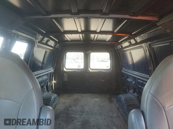 2006 Ford Econoline Cargo с VIN 1FTRE14W86HB02458, выставлен на аукционе Copart как лот 52862295 с пробегом 311 513 миль миль и Списание • Salvage title. История ставок и продаж доступна на DreamBid. Изображение 10.