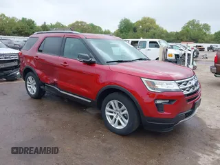 2018 Ford Explorer XLT z VIN 1FM5K8DH8JGA13677, wystawiony jako IAAI lot #42259550 z przebiegiem 71 257 mil mil oraz . Historia ofert i sprzedaży dostępna na DreamBid. Obrazek 1.