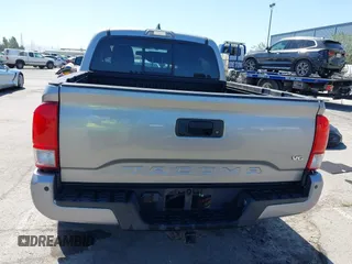 2016 Toyota Tacoma SR5 z VIN 3TMAZ5CNXGM019256, wystawiony jako IAAI lot #42294477 z przebiegiem 123 680 mil mil oraz . Historia ofert i sprzedaży dostępna na DreamBid. Obrazek 16.