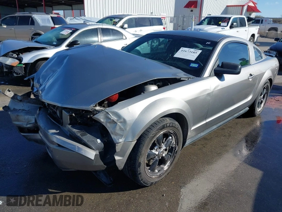 2008 Ford Mustang Deluxe with VIN 1ZVHT80N085170844, listed as a IAAI auction lot 41673185 with 274,392 mi miles. Bid and sale history available at carsss.com. Image 17.