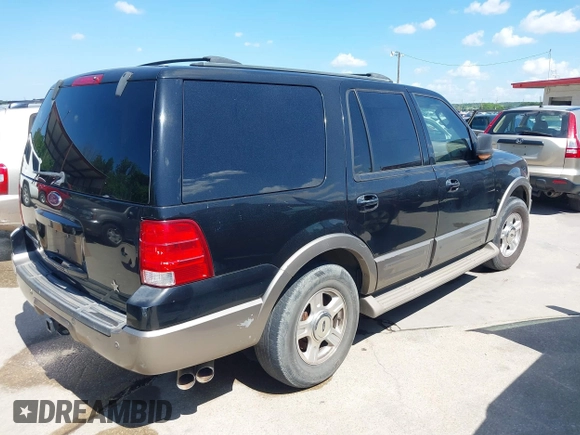 2003 Ford Expedition Eddie Bauer z VIN 1FMRU17W63LB90848, wystawiony jako IAAI lot #42101411 z przebiegiem 331 532 mil mil oraz . Historia ofert i sprzedaży dostępna na DreamBid. Obrazek 4.