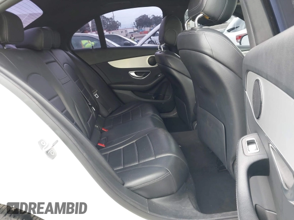 2019 Mercedes-Benz C 300 z VIN 55SWF8DBXKU305138, wystawiony jako IAAI lot #42111286 z przebiegiem 42 309 mil mil oraz . Historia ofert i sprzedaży dostępna na DreamBid. Obrazek 8.