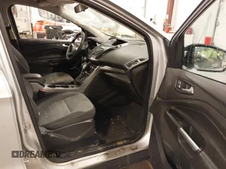 2014 Ford Escape SE z VIN 1FMCU9GX1EUD67624, wystawiony jako IAAI lot #41986362 z przebiegiem 79 921 mil mil oraz . Historia ofert i sprzedaży dostępna na DreamBid. Obrazek 5.