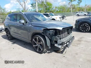 2018 Volvo XC90 Momentum with VIN YV4A22PK2J1323959, listed as a IAAI auction lot 41546807 with 126,399 mi miles. Bid and sale history available at carsss.com. Image 1.