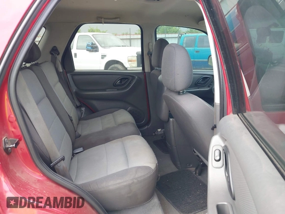 2005 Ford Escape XLS Value with VIN 1FMYU02Z35KB05027, listed as a IAAI auction lot 42025362 with 208,413 mi miles. Bid and sale history available at carsss.com. Image 8.