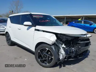 2023 Kia Soul EX with VIN KNDJ33AU4P7886985, listed as a IAAI auction lot 41874410 with 19,124 mi miles. Bid and sale history available at carsss.com. Image 1.