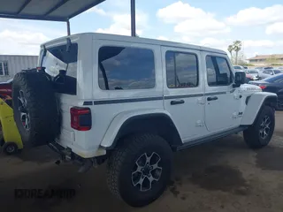2022 Jeep Wrangler Unlimited Rubicon z VIN 1C4JJXFM6NW234295, wystawiony jako IAAI lot #41906475 z przebiegiem 47 546 mil mil oraz . Historia ofert i sprzedaży dostępna na DreamBid. Obrazek 4.