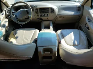 2000 Ford Expedition XLT with VIN 1FMRU15L7YLA86398, listed as a Copart auction lot 75015834 with 203,915 mi miles and Salvage Title. Bid and sale history available at carsss.com. Image 8.