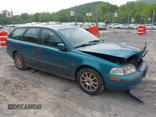 2001 Volvo V40 z VIN YV1VW29531F656295, wystawiony jako IAAI lot #42280990 z przebiegiem 175 196 mil mil oraz . Historia ofert i sprzedaży dostępna na DreamBid. Obrazek 1.