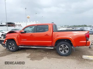 2018 Toyota Tacoma SR5 z VIN 3TMAZ5CN2JM076140, wystawiony jako IAAI lot #41913486 z przebiegiem 142 212 mil mil oraz . Historia ofert i sprzedaży dostępna na DreamBid. Obrazek 15.