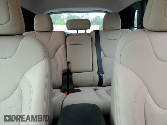 2017 Jeep Cherokee Altitude z VIN 1C4PJLAS8HW585318, wystawiony jako Copart lot #57315775 z przebiegiem 65 398 mil mil oraz Szkoda całkowita • Salvage title. Historia ofert i sprzedaży dostępna na DreamBid. Obrazek 10.
