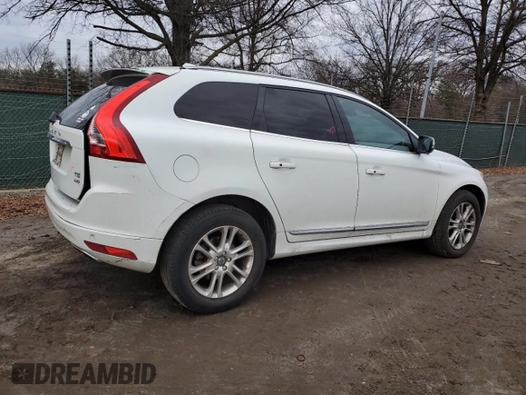 2016 Volvo XC60 T5 Premier with VIN YV4612RK0G2809565, listed as a Copart auction lot 43631585 with 43,164 mi miles and Salvage Title. Bid and sale history available at carsss.com. Image 3.