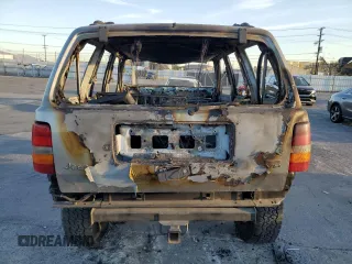 1998 Jeep Grand Cherokee Limited with VIN 1J4GZ88Z5WC119542, listed as a Copart auction lot 84562304 with 0 mi miles and Non Repairable. Bid and sale history available at carsss.com. Image 6.