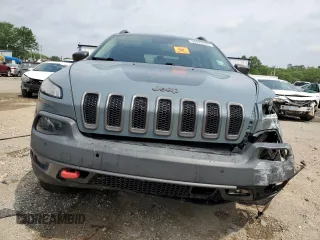 2014 Jeep Cherokee Trailhawk z VIN 1C4PJMBS4EW156550, wystawiony jako Copart lot #56870165 z przebiegiem 100 184 mil mil oraz Szkoda całkowita • Salvage title. Historia ofert i sprzedaży dostępna na DreamBid. Obrazek 5.