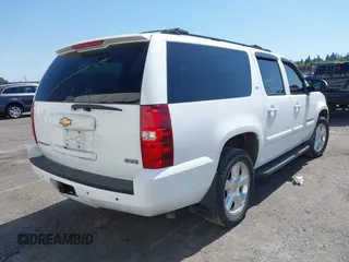 2007 Chevrolet Suburban LT with VIN 1GNFK16327J231618, listed as a IAAI auction lot 42172191 with 216,729 mi miles and . Bid and sale history available at DreamBid. Image 4.