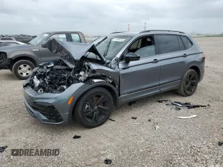 2024 Volkswagen Tiguan SE R-Line Black z VIN 3VVCB7AX6RM197828, wystawiony jako Copart lot #51006915 z przebiegiem 841 mil mil oraz Szkoda całkowita • Salvage title. Historia ofert i sprzedaży dostępna na DreamBid. Obrazek 1.