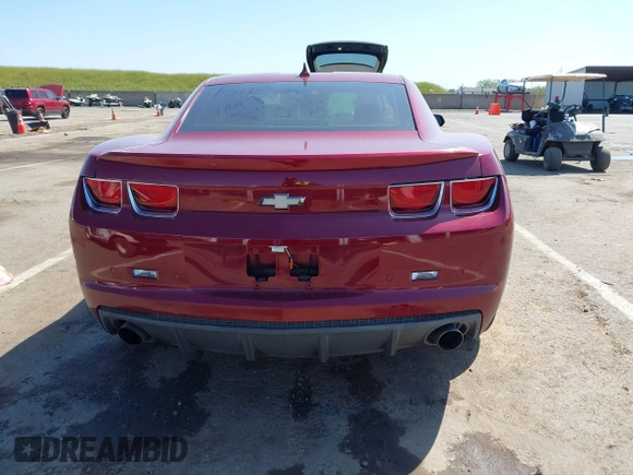 2010 Chevrolet Camaro 2SS z VIN 2G1FK1EJ8A9185524, wystawiony jako IAAI lot #42034608 z przebiegiem 156 545 mil mil oraz . Historia ofert i sprzedaży dostępna na DreamBid. Obrazek 16.